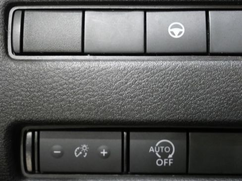 Used 2023 Nissan Rogue SV FWD image 13