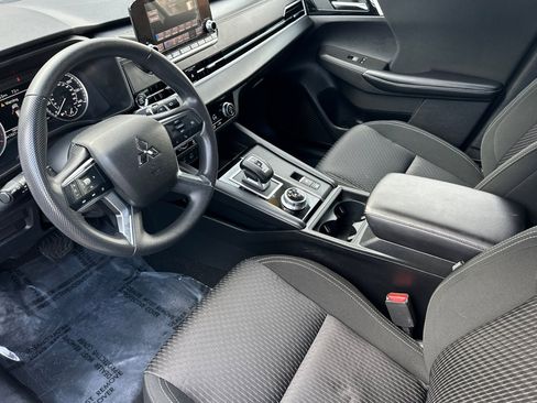 Used 2022 Mitsubishi Outlander ES image 10