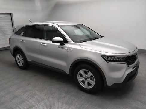 Used 2022 Kia Sorento LX FWD image 11