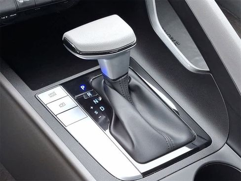 Used 2023 Hyundai Elantra SEL w/ Preferred Accessory Package image 14