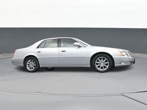 Used 2010 Cadillac DTS Luxury image 47