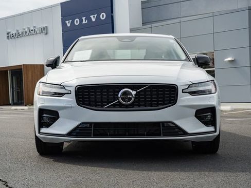 Certified 2025 Volvo S60 B5 Plus image 2