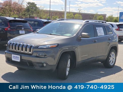 Used 2018 Jeep Cherokee Latitude Plus w/ Comfort/Convenience Group AWD/4WD image 13