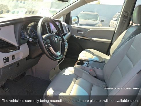 Used 2016 Toyota Sienna XLE FWD image 11