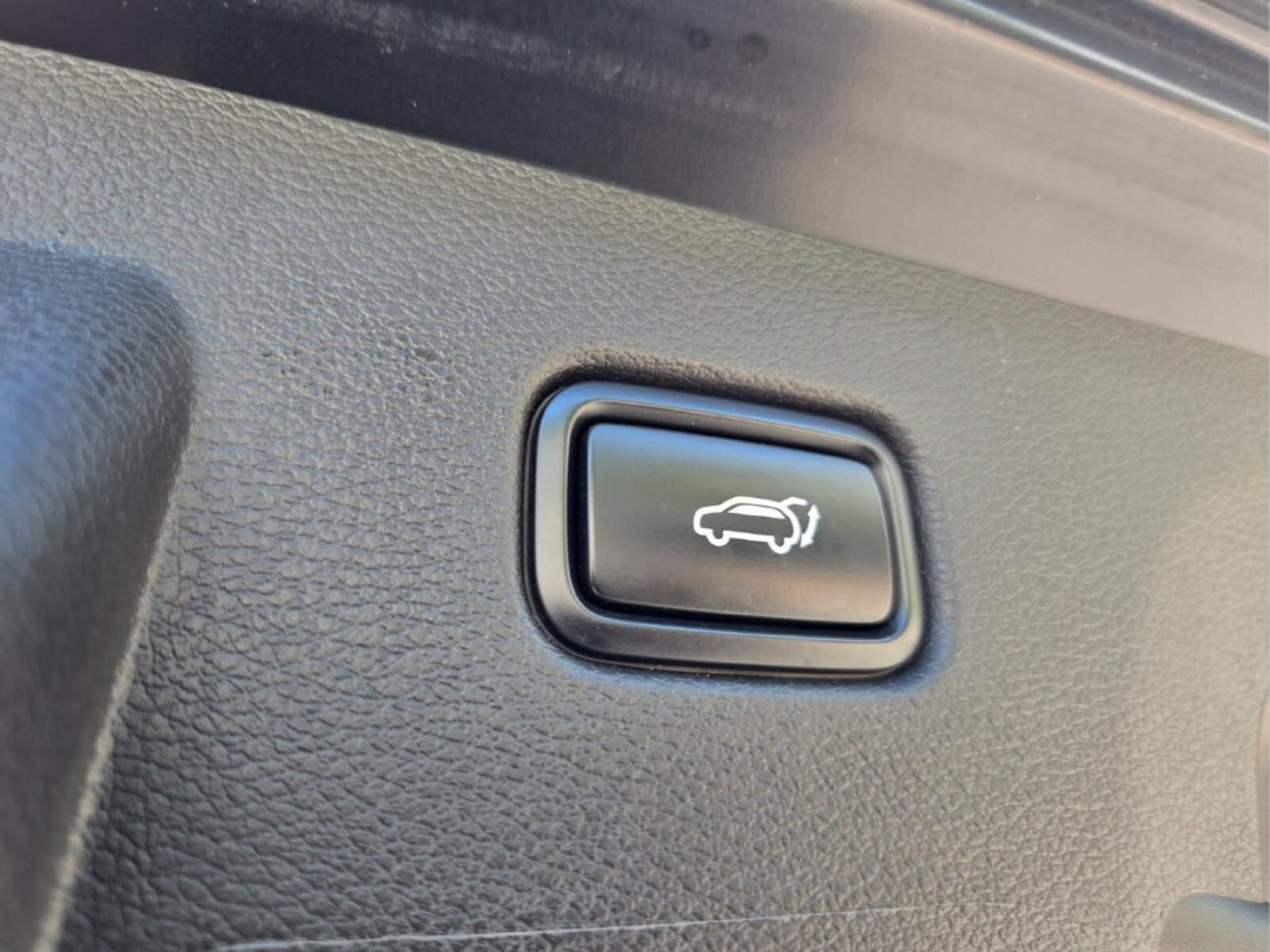 Certified 2025 Kia Sportage SX FWD image 15
