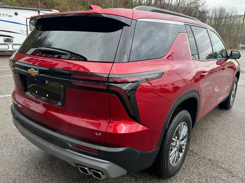 Used 2024 Chevrolet Traverse LT w/ Enhanced Driving Package image 7