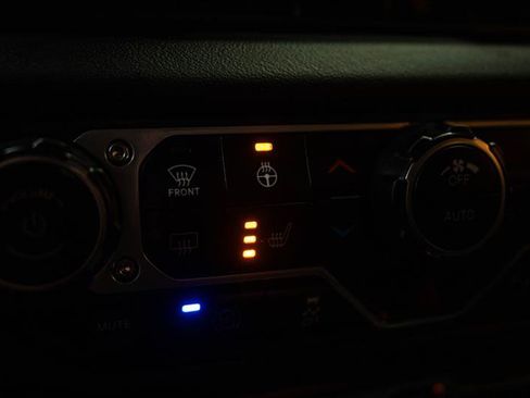 Used 2025 Jeep Wrangler Unlimited Sahara w/ Safety Group image 21