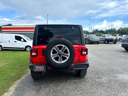 Used 2021 Jeep Wrangler Unlimited Sahara image 4