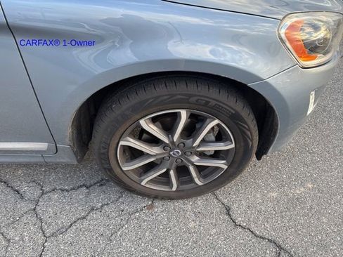 Used 2017 Volvo XC60 T6 Dynamic w/ Advanced Package image 2