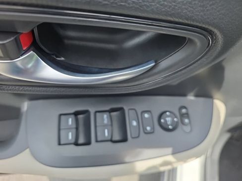 Used 2025 Honda HR-V LX image 12