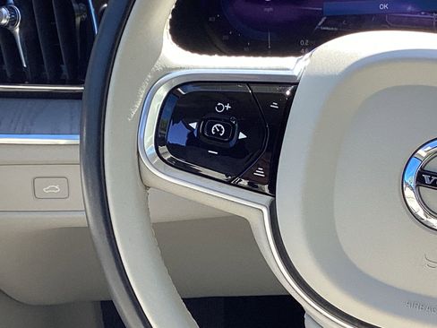 Certified 2023 Volvo XC60 B5 Plus w/ Climate Package image 19