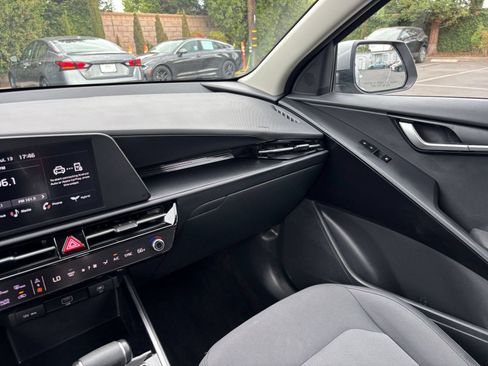 Used 2026 Kia Niro LX FWD image 33