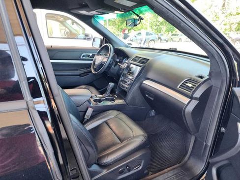 Used 2016 Ford Explorer XLT w/ Equipment Group 202A AWD/4WD image 19