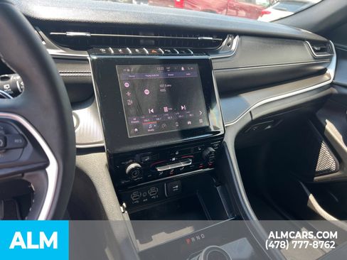 Used 2025 Jeep Grand Cherokee Altitude AWD/4WD image 35