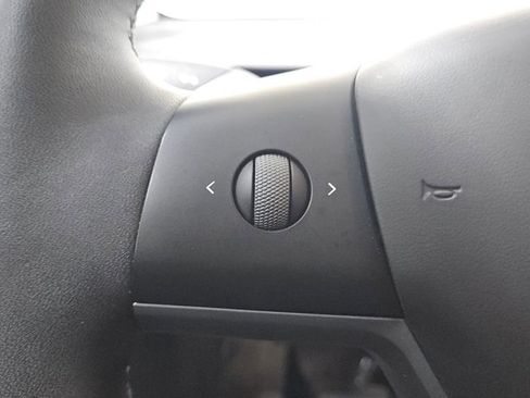 Used 2025 Tesla Model Y Long Range image 23