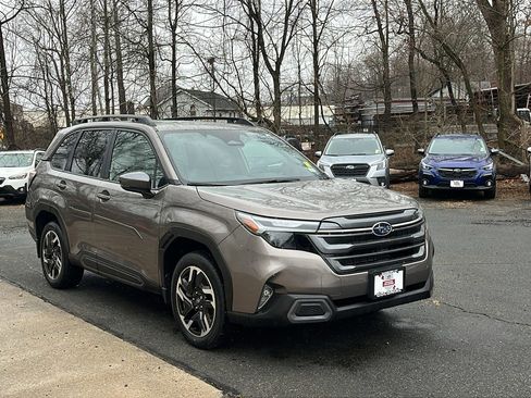 Used 2025 Subaru Forester Limited image 3