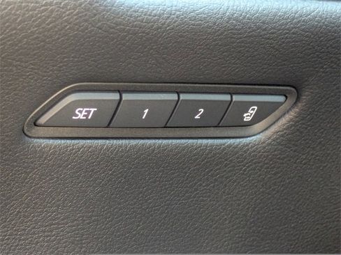 Used 2025 Cadillac XT5 Premium Luxury image 28