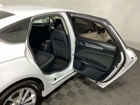 Used 2020 Ford Fusion SE image 29