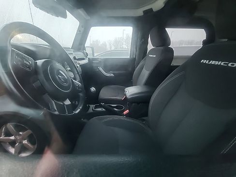 Used 2018 Jeep Wrangler Rubicon w/ Cold Weather Group image 3