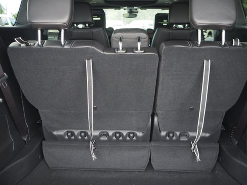 New 2025 Chrysler Pacifica Select w/ Uconnect Theater Family Group image 10