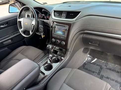 Used 2017 Chevrolet Traverse LT w/ Style and Technology Package FWD image 12