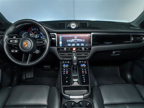 Certified 2026 Porsche Macan AWD/4WD image 19