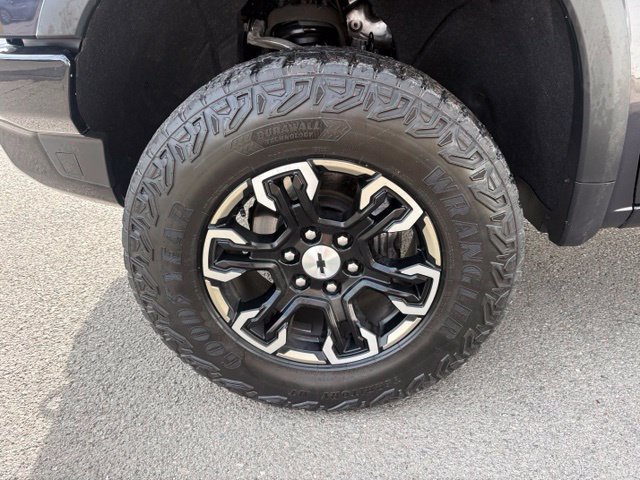 Used 2022 Chevrolet Silverado 1500 ZR2 w/ Technology Package AWD/4WD image 13