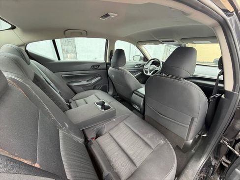 Used 2024 Nissan Altima 2.5 SV FWD image 15