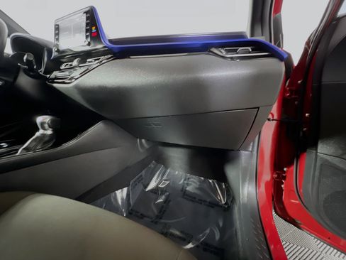 Used 2020 Toyota C-HR XLE image 35