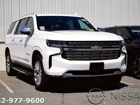 Used 2023 Chevrolet Suburban Premier RWD image 2