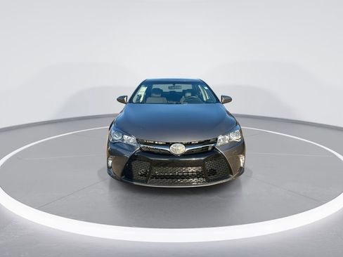 Used 2017 Toyota Camry SE image 3