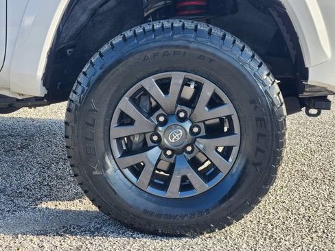 Used 2020 Toyota Tacoma SR5 w/ SR5 Appearance Package (SM) RWD image 10