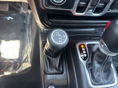 Used 2025 Jeep Wrangler Unlimited Sport AWD/4WD image 18