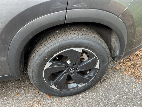 Used 2025 Nissan Rogue SV AWD/4WD image 31