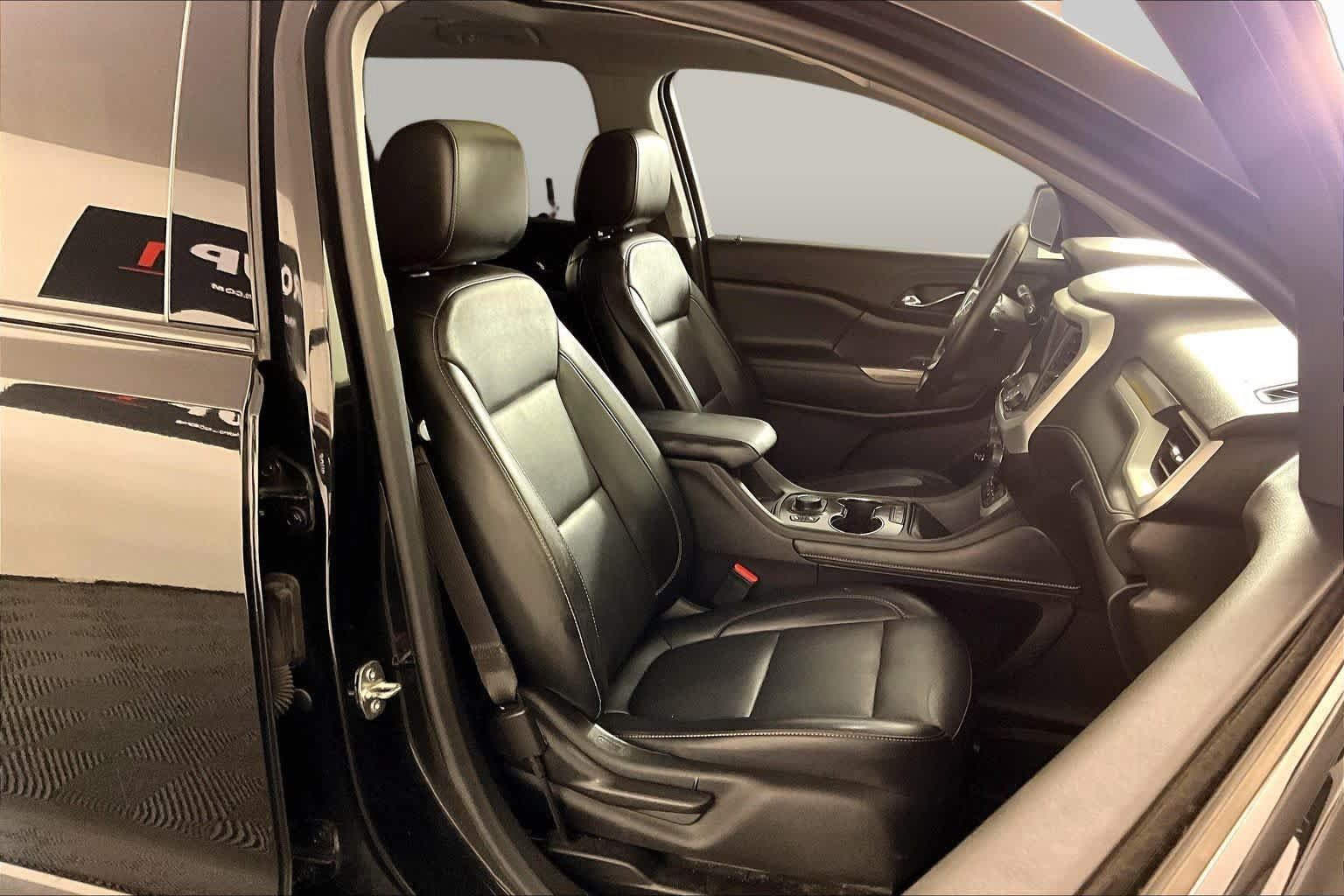 Used 2022 GMC Acadia SLT w/ Elevation Edition FWD image 9