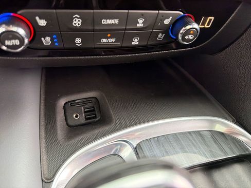 Used 2021 Buick Enclave Premium w/ Sun and Sites Package AWD/4WD image 32