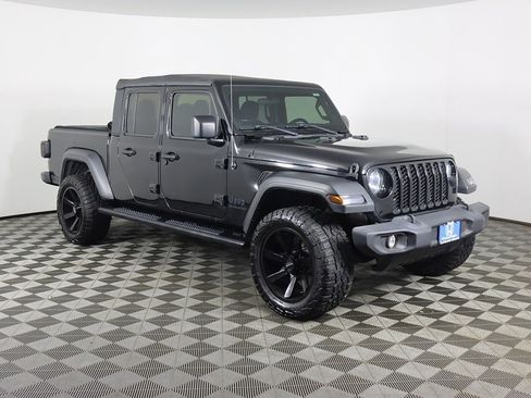 Used 2020 Jeep Gladiator Sport w/ Quick Order Package 24S image 2