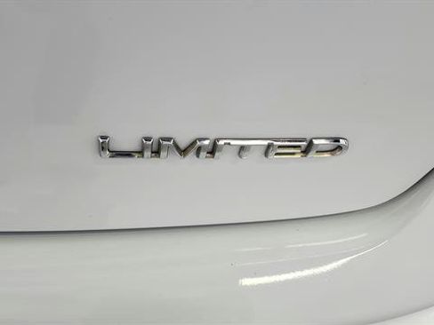 Used 2019 Chrysler Pacifica Limited FWD image 37