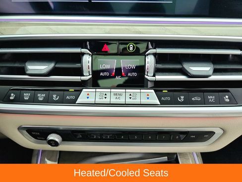 Used 2021 BMW X7 M50i w/ Dynamic Handling Package AWD/4WD image 18