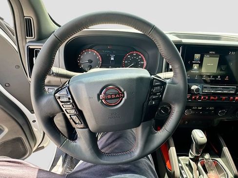 Used 2025 Nissan Frontier PRO-4X AWD/4WD image 11