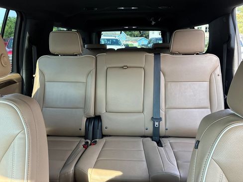 Used 2024 Chevrolet Suburban Premier AWD/4WD image 39