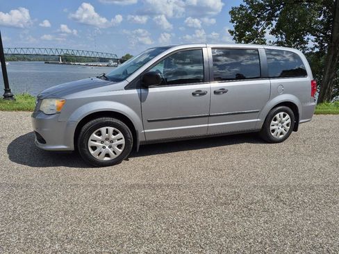 Used 2014 Dodge Grand Caravan American Value Package w/ UConnect Hands-Free Group FWD image 3