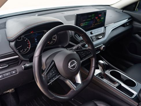 Used 2024 Nissan Altima 2.5 SR w/ SR Premium Package FWD image 8