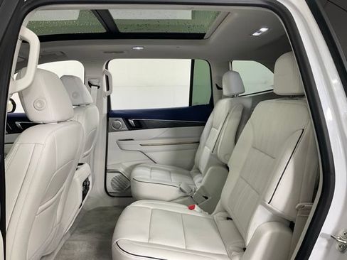 Used 2025 Buick Enclave Avenir w/ Super Cruise Package AWD/4WD image 38