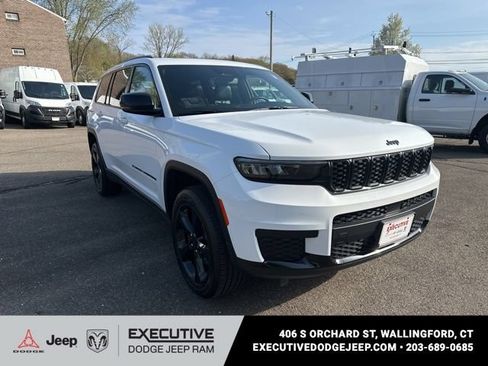 Used 2023 Jeep Grand Cherokee L Laredo AWD/4WD image 2