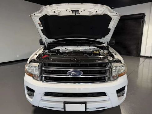 Used 2017 Ford Expedition EL XLT RWD image 4