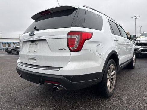 Used 2018 Ford Explorer XLT w/ Equipment Group 202A image 4