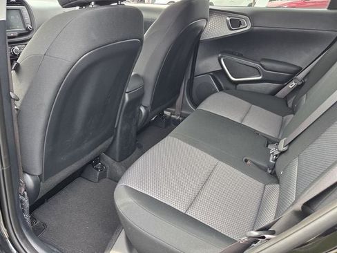 Used 2025 Kia Soul LX w/ LX Technology Package FWD image 32