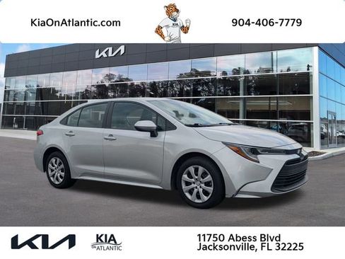 Used 2024 Toyota Corolla LE image 1