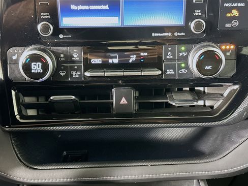 Used 2021 Toyota Highlander XSE FWD image 23